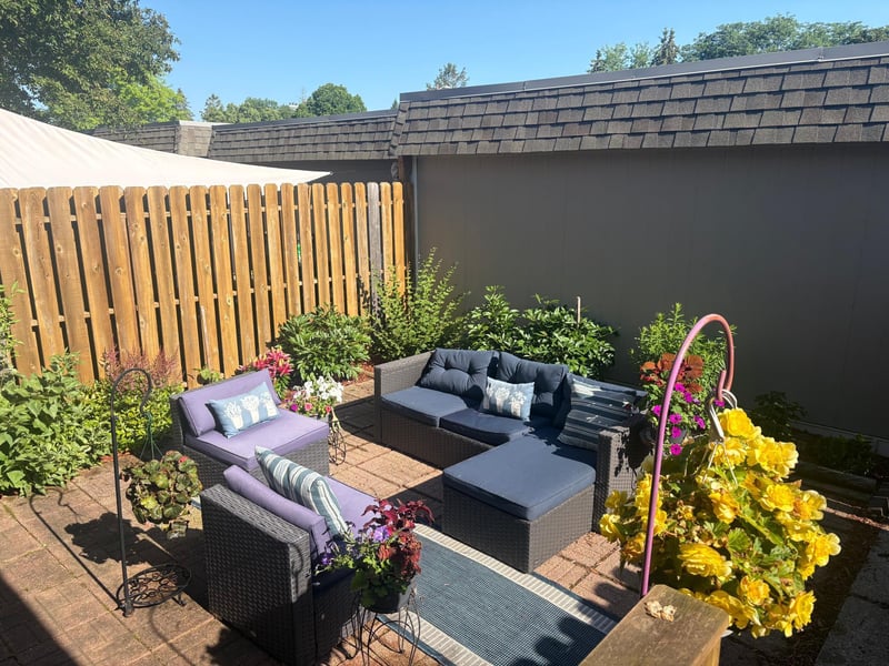 1005 W 104th St, Bloomington, MN 55431