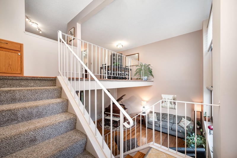 1005 W 104th St, Bloomington, MN 55431