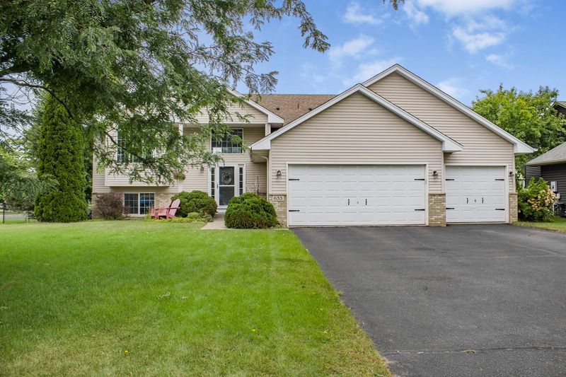 633 Arlo Ln, Lino Lakes, MN 55014