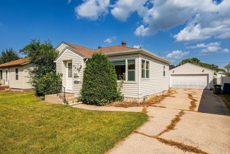 420 17th St N, Moorhead, MN 56560