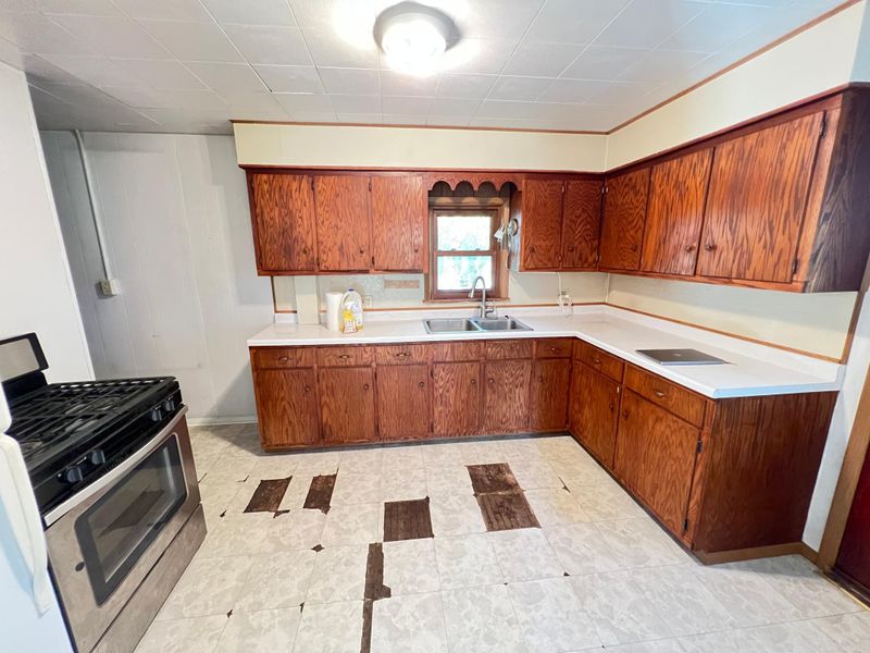 213 W Fremont St, Spring Valley, MN 55975