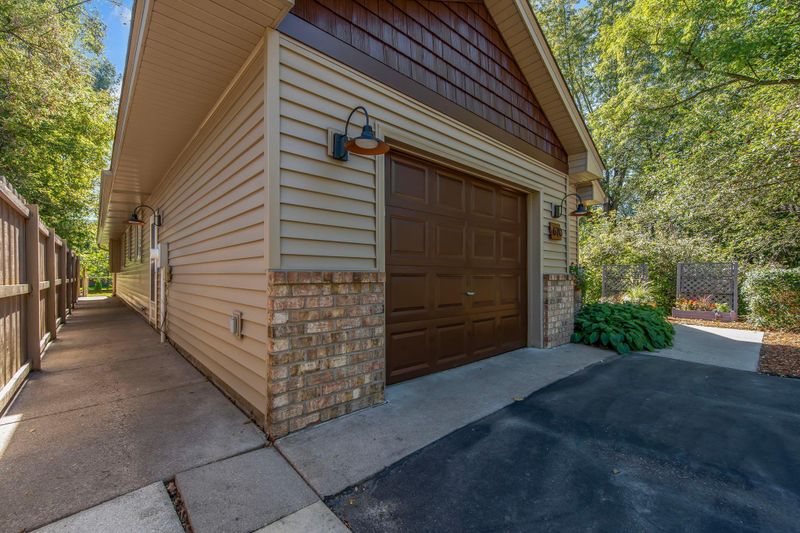 670 Birch Ln S, Shoreview, MN 55126