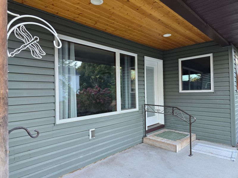 705 1st St N, Waterville, MN 56096