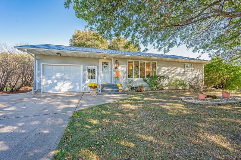 330 W 2nd St, Granada, MN 56039