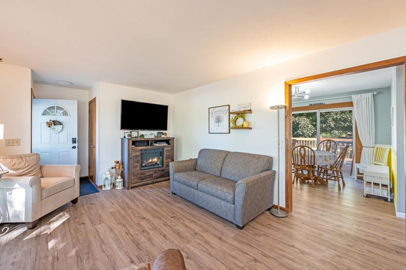 330 W 2nd St, Granada, MN 56039