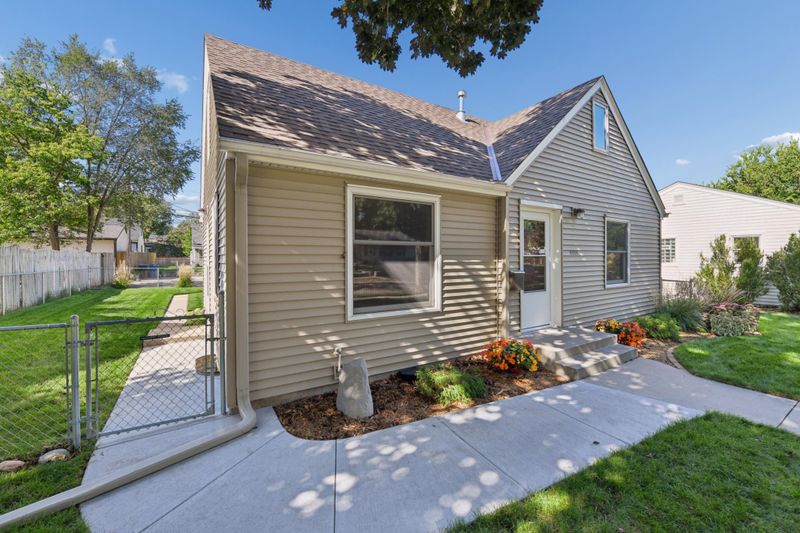 5936 Queen Ave S, Minneapolis, MN 55410