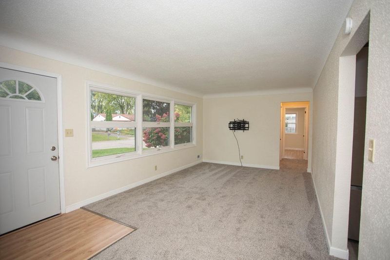 2729 Chippewa Ave, North Saint Paul, MN 55109