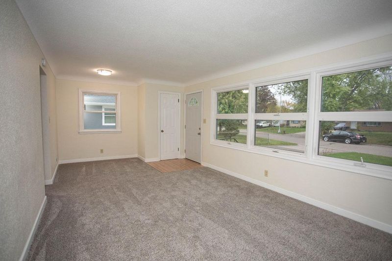 2729 Chippewa Ave, North Saint Paul, MN 55109