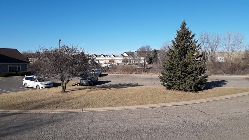 379 Commerce Ct, Vadnais Heights, MN 55127