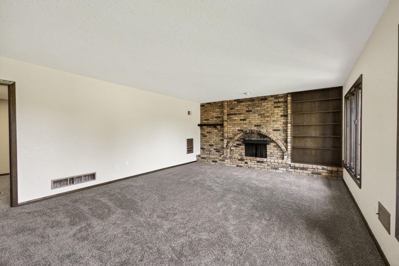 108 Hidden Meadow Rd, Apple Valley, MN 55124
