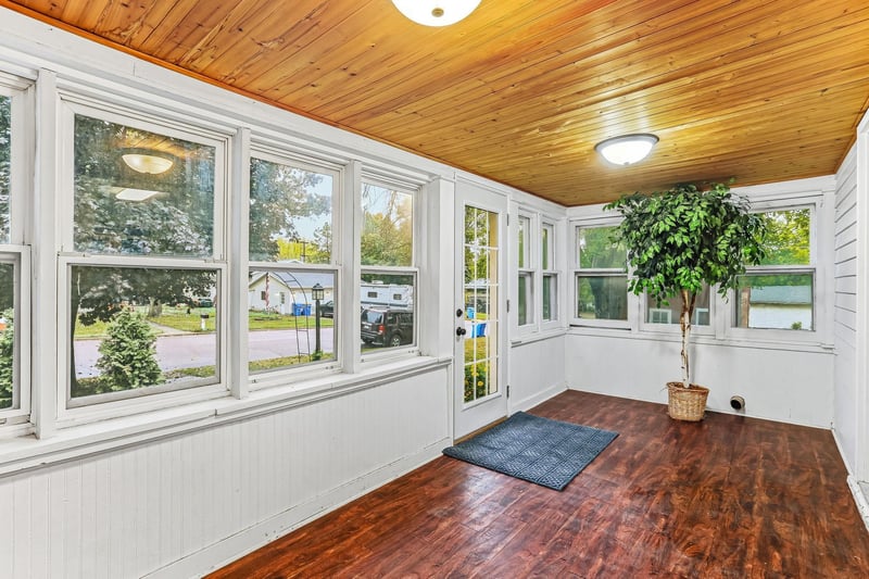 101 Mill St N, Kasota, MN 56050