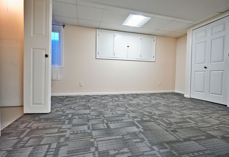 4020 Lake Road Ave, Robbinsdale, MN 55422
