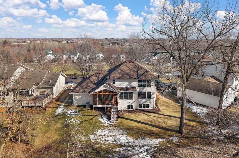 909 New Century Blvd S, Maplewood, MN 55119