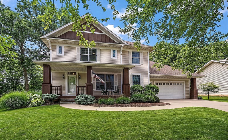 909 New Century Blvd S, Maplewood, MN 55119