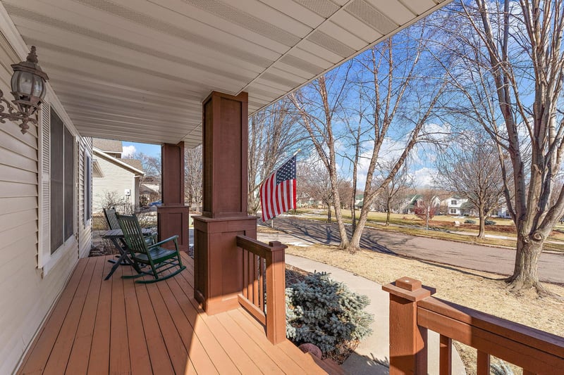 909 New Century Blvd S, Maplewood, MN 55119