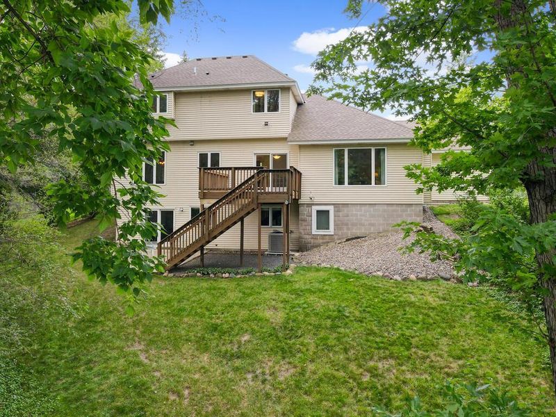 727 Laurie Ct, Maplewood, MN 55117