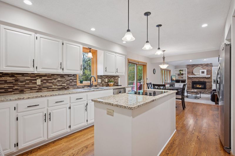 6583 Lanewood Ln N, Maple Grove, MN 55311