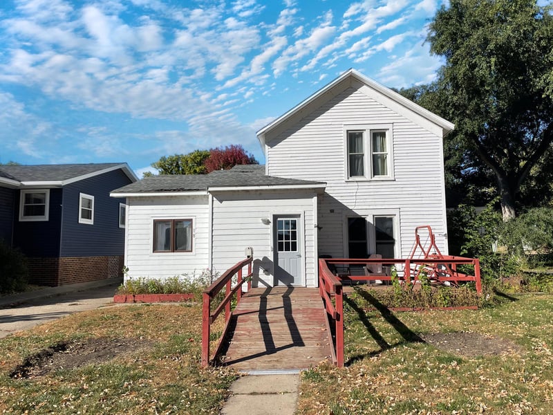 18 S Spring Ave, Springfield, MN 56087