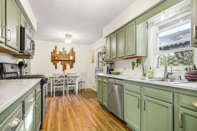 814 Sterling St N, Maplewood, MN 55119