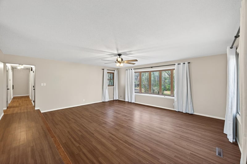 9042 Howard Lake Dr NE, Columbus, MN 55025