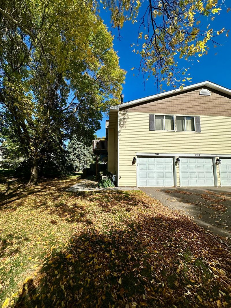 7670 13th St N, Oakdale, MN 55128