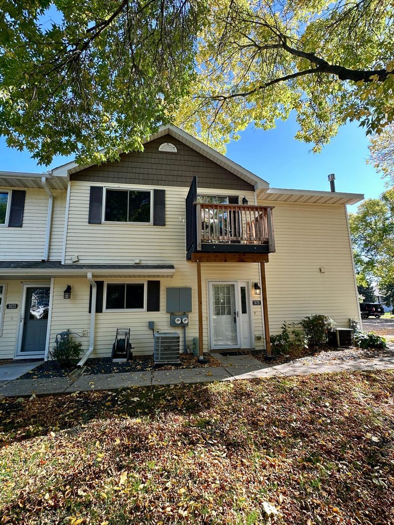 7670 13th St N, Oakdale, MN 55128