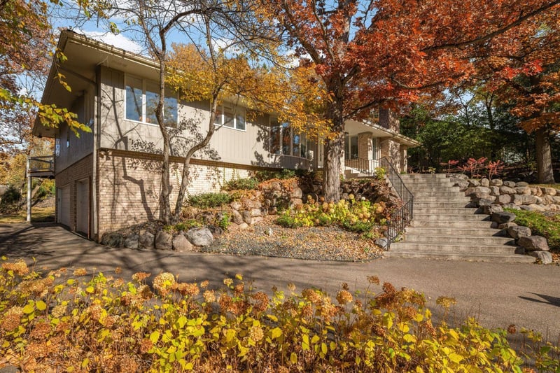 6212 Saint Albans Cir, Edina, MN 55439