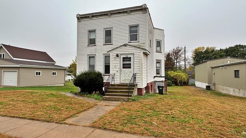 12 E Main St, Madelia, MN 56062