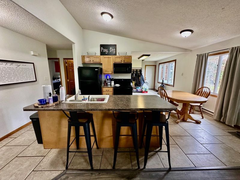 116 S Birch Dr, Warroad, MN 56763