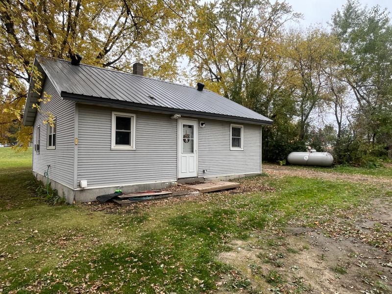 10 S Borud St, Winger, MN 56592