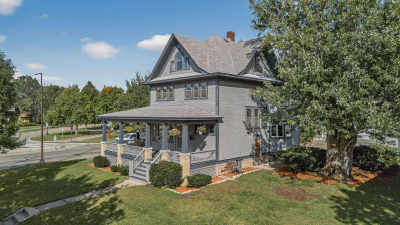 1005 Como Blvd E, Saint Paul, MN 55103
