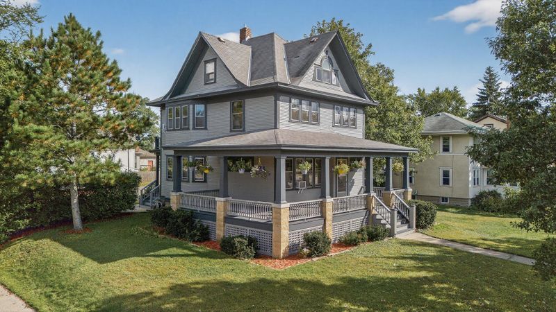 1005 Como Blvd E, Saint Paul, MN 55103