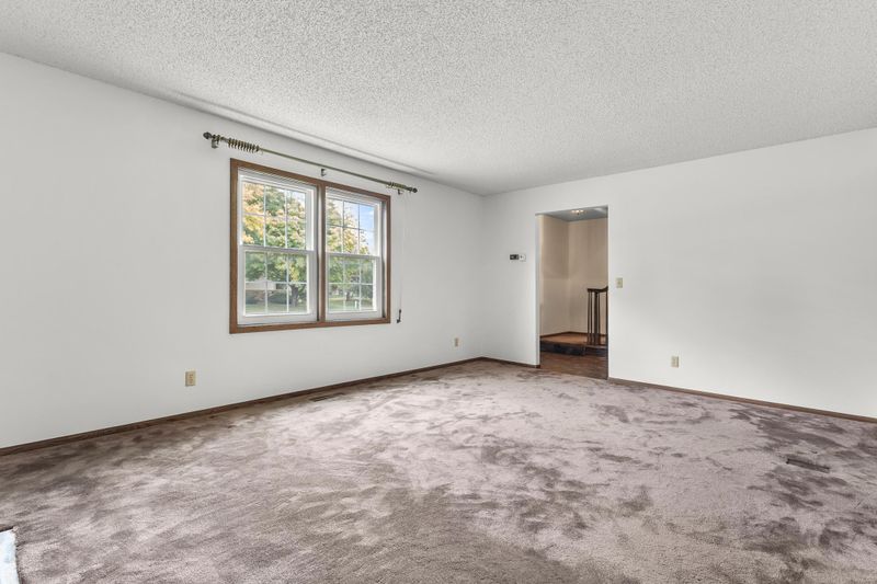 2000 Runnymeade Ct, Minnetonka, MN 55305