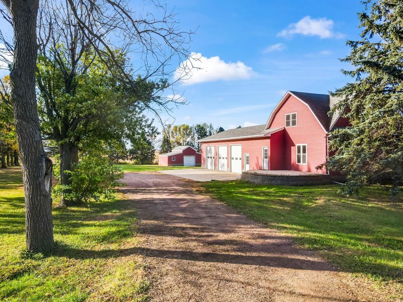 405 Broadway St S, Trosky, MN 56144