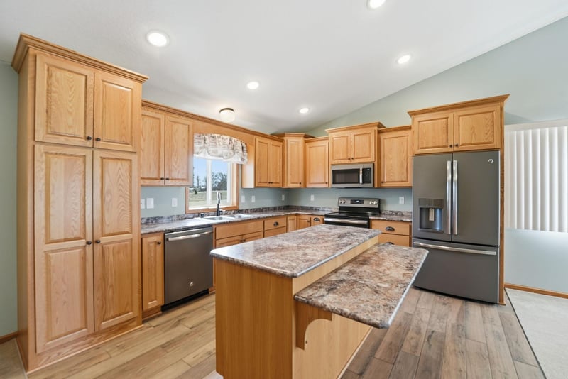 106 Bal Veld Dr, Pease, MN 56363