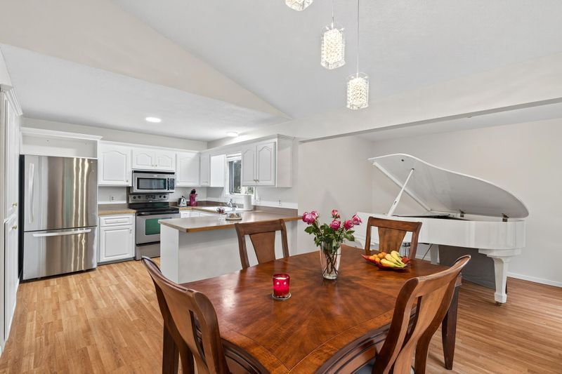 7182 Emerald Ln, Eden Prairie, MN 55346