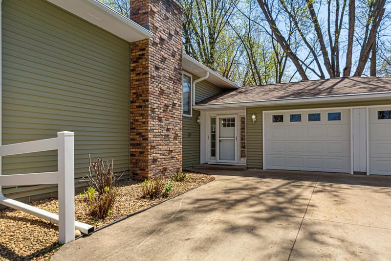 751 Lakeside Dr, Gaylord, MN 55334