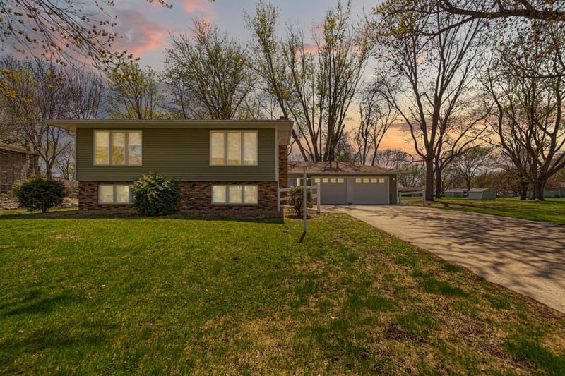 751 Lakeside Dr, Gaylord, MN 55334