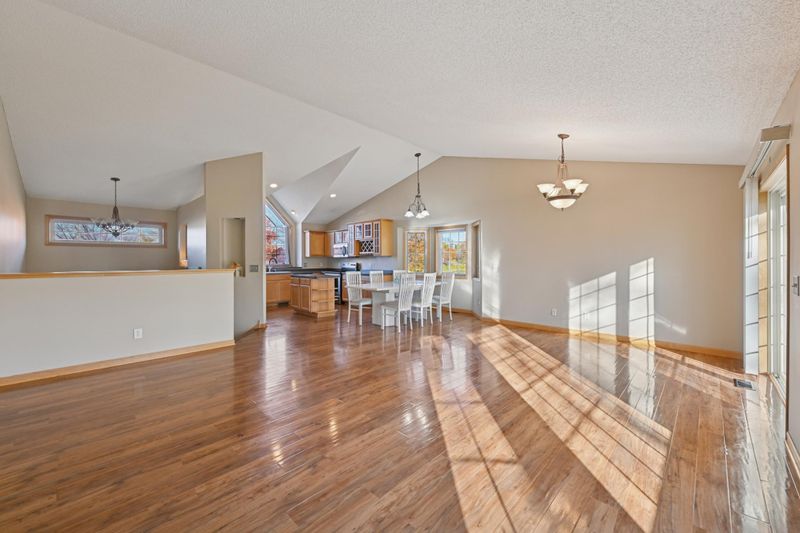 452 Park Cir, Norwood Young America, MN 55368