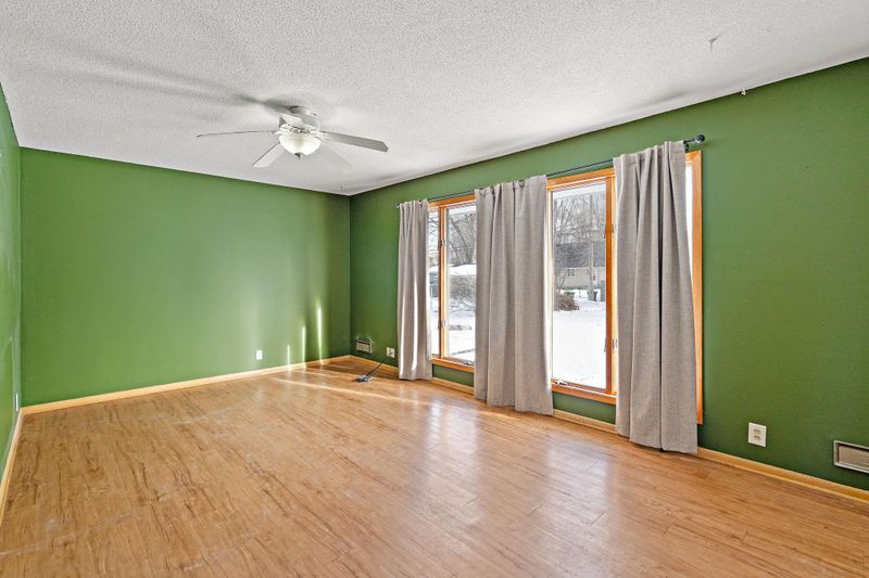 432 4th Ave NE, Osseo, MN 55369