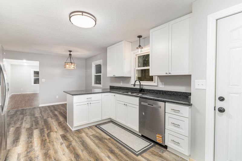 1448 Glynview Trl, Faribault, MN 55021