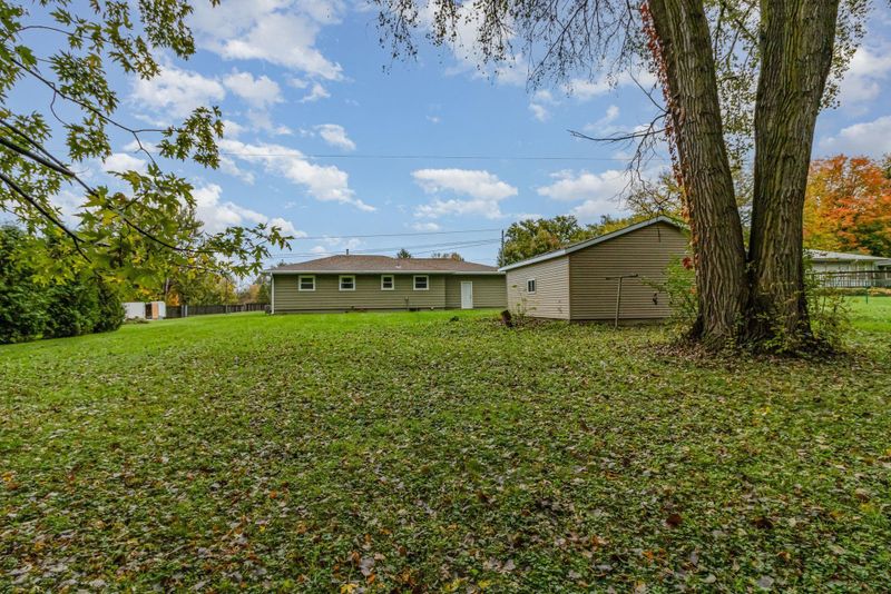 1448 Glynview Trl, Faribault, MN 55021