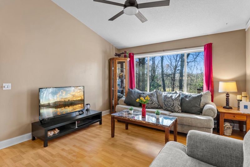 38470 Glacier Dr, North Branch, MN 55056