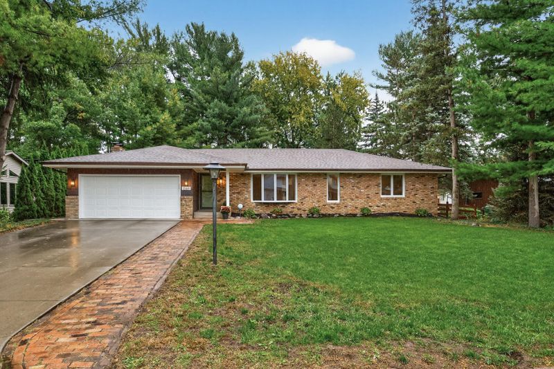 1369 Pike Lake Ct, New Brighton, MN 55112