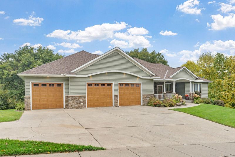 1372 Featherstone Rd, Hastings, MN 55033