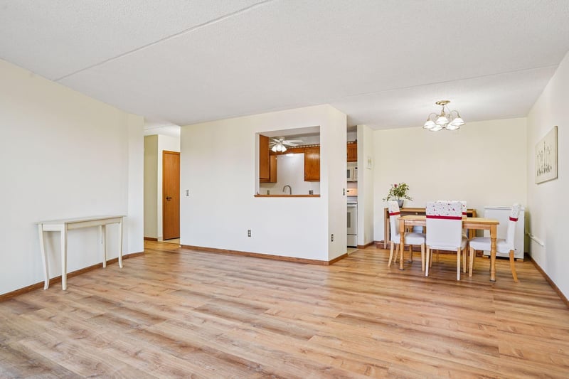 2601 Kenzie Ter #402, Saint Anthony, MN 55418