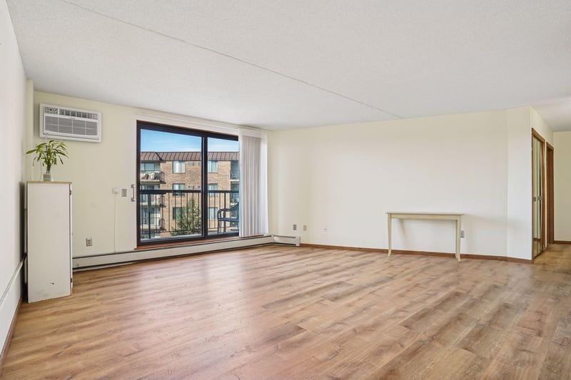 2601 Kenzie Ter #402, Saint Anthony, MN 55418