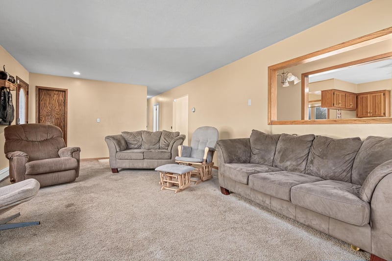 405 Elm St, Henderson, MN 56044
