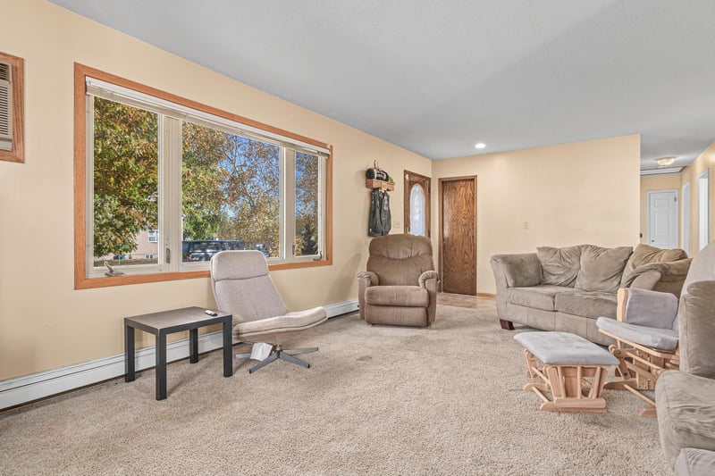 405 Elm St, Henderson, MN 56044