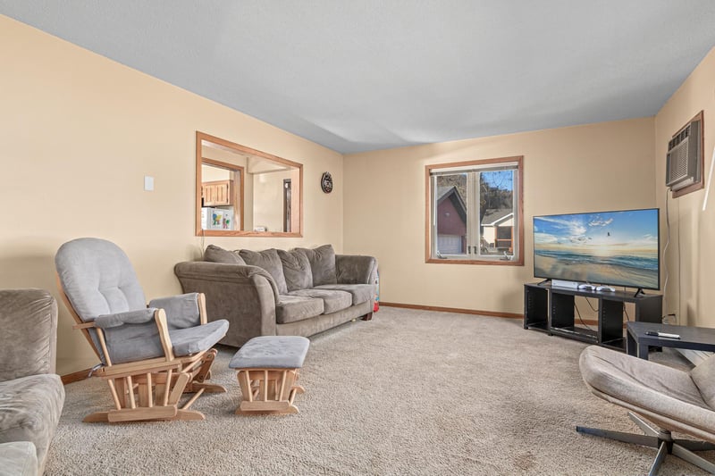 405 Elm St, Henderson, MN 56044